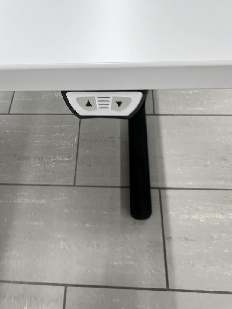 Elektrisch höhenverstellbarer Schreibtisch  Haworth,weiss