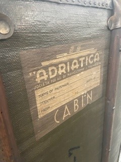 Antiker Koffer aus dem 18. Jahrhundert