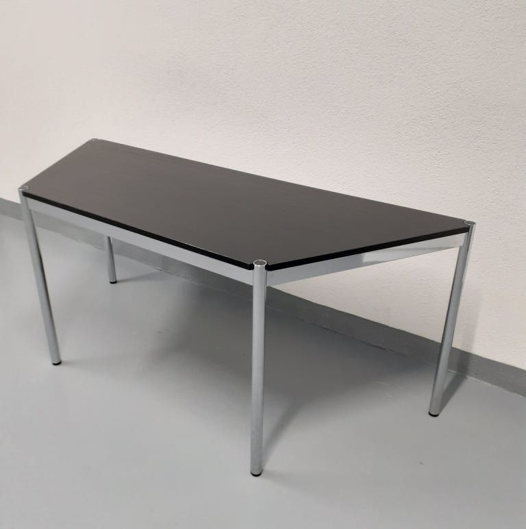 USM Haller Trapeztisch Eiche schwarz 149x79x72cm