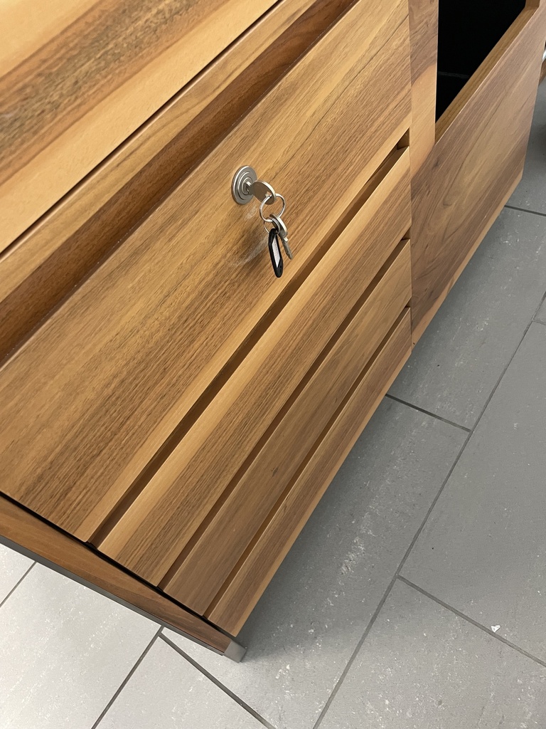 Theke Spezia in Nussbaum 180x80x105cm