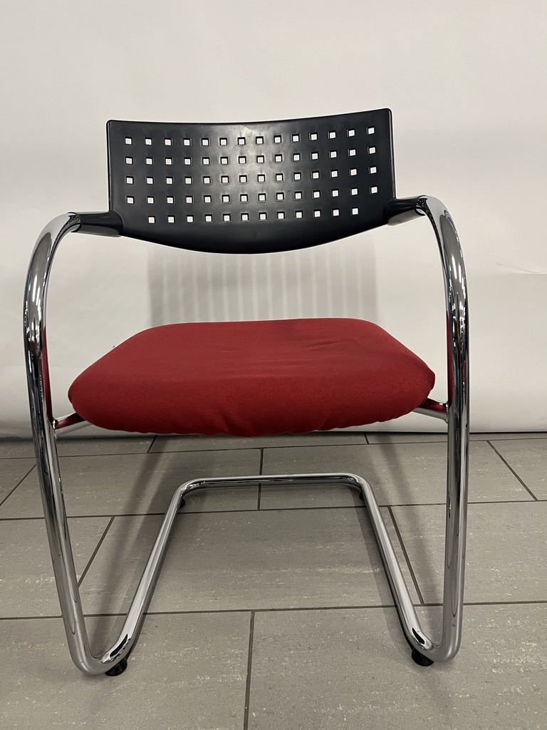 Vitra  Visavis der Klassiker,  in Stoff Rot, Gestell Chrom