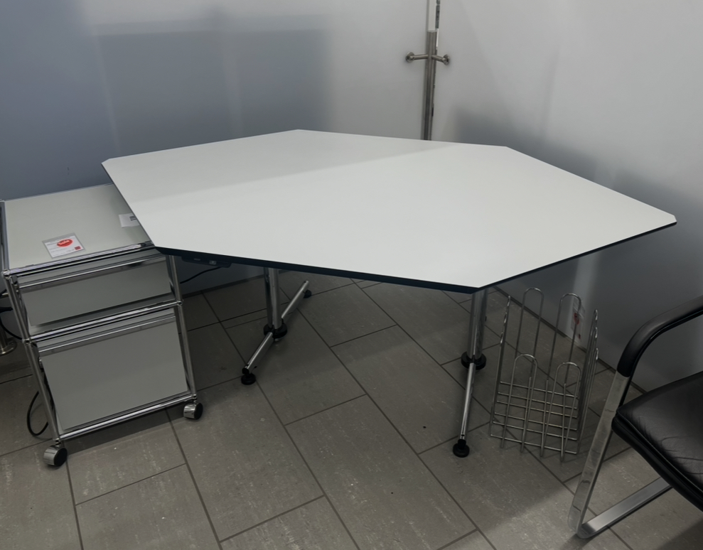 USM Kitos Schreibtisch Höhenverstellbarer – Kunstharz