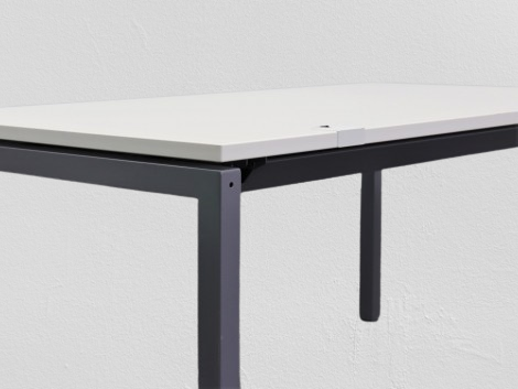 Arbeit/Bürotisch mech. höheverstellbar 180x90x72x82cmcm  Zemp