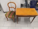 Ausklappbarer Tisch & Stuhl mit Sitzpolster