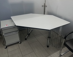 USM Kitos Schreibtisch Höhenverstellbarer – Kunstharz